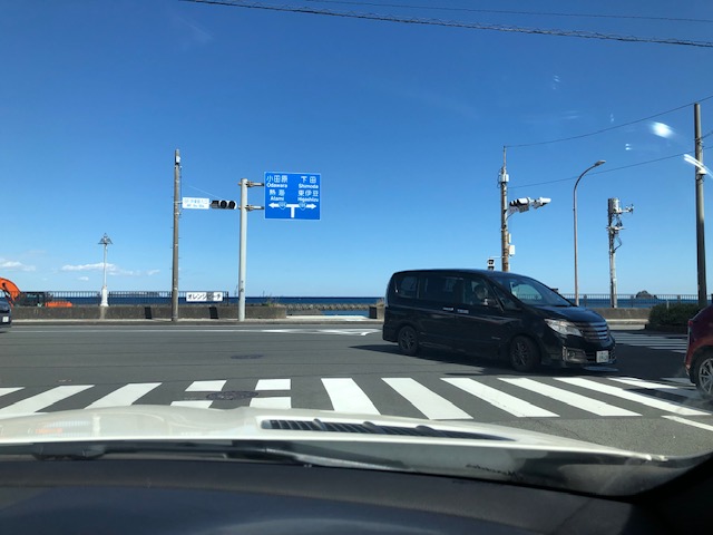 海沿いを走り